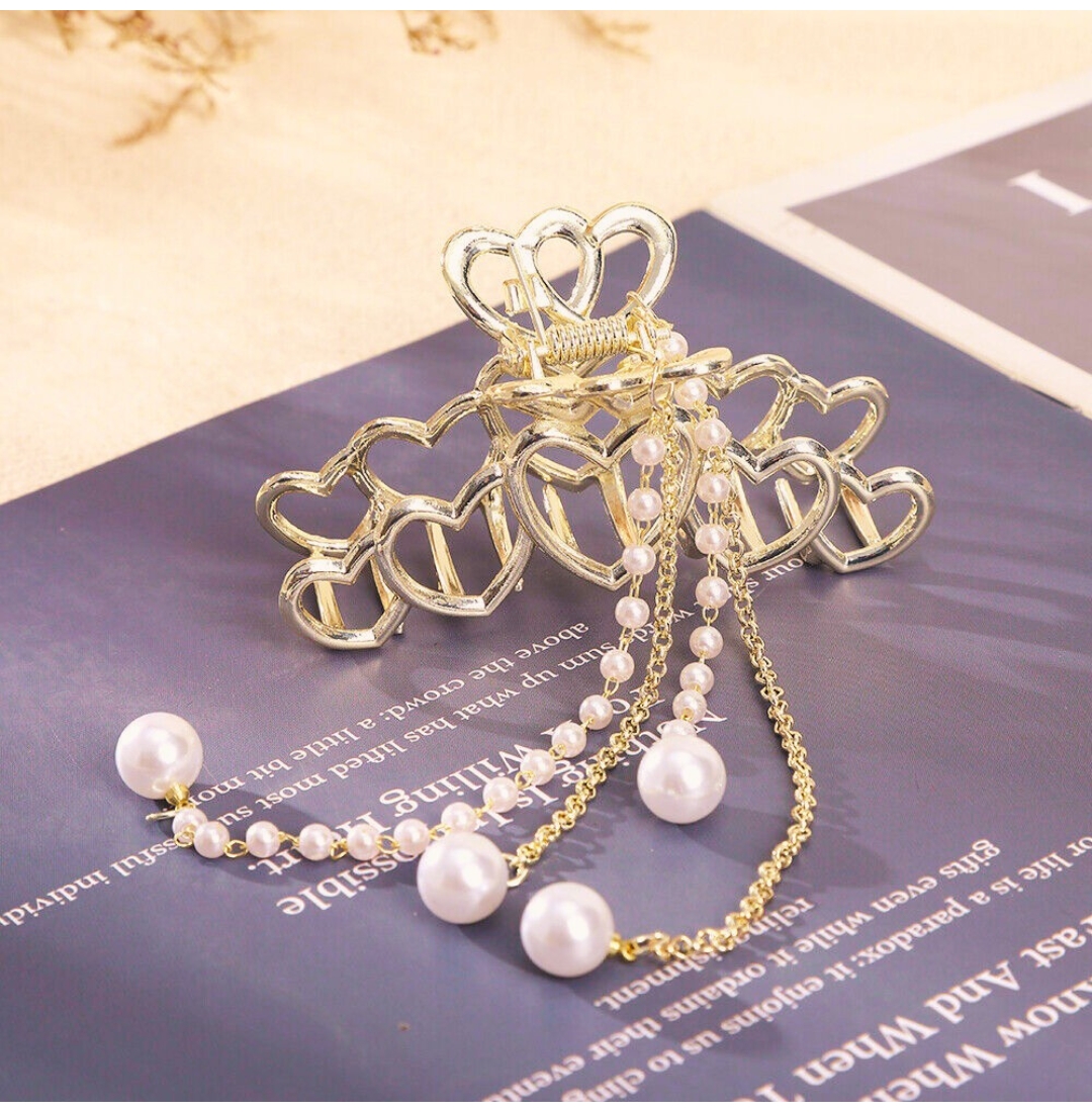 pearl tassel hair clutcher