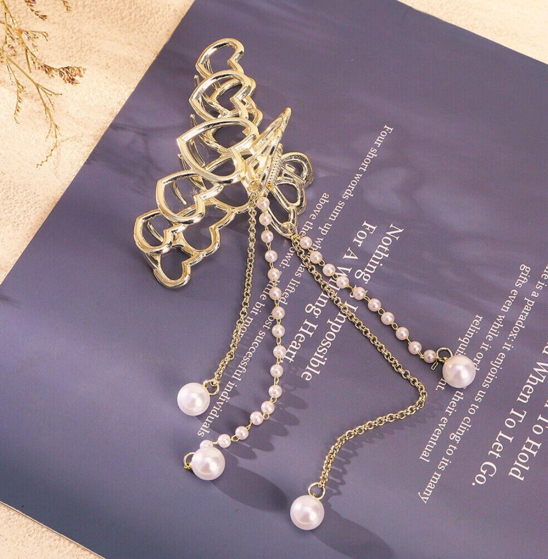 pearl tassel hair clutcher